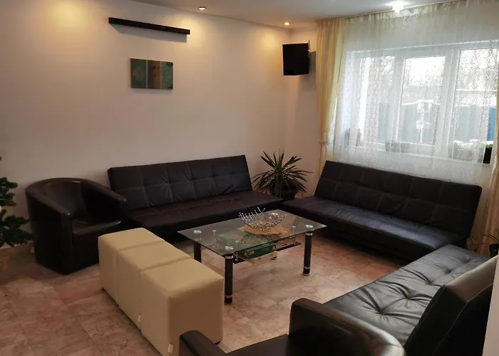 Semesterbostad Garden *