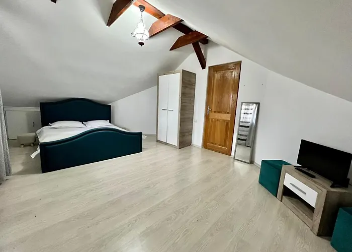 Garden Semesterbostad